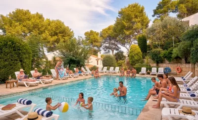 Why Large Family Holidays Work Better in Multi‑House Complexes